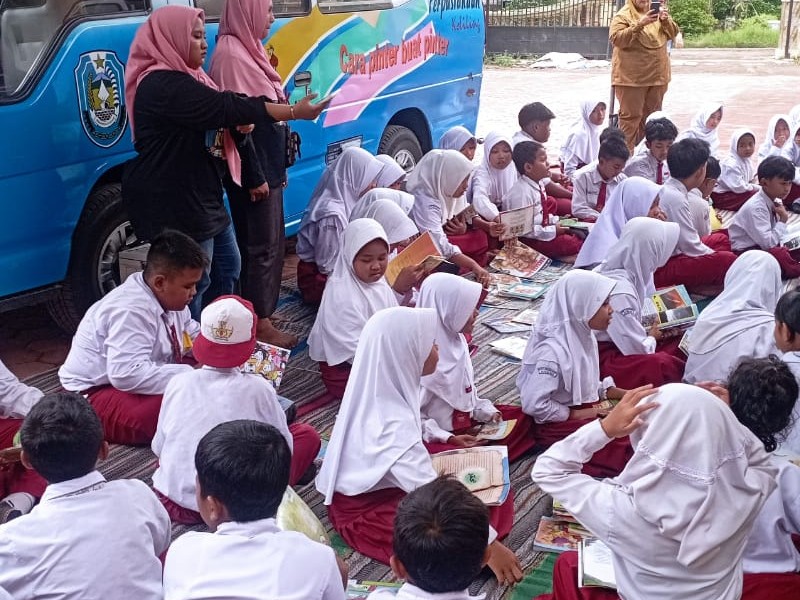 KUNJUNGAN PERPUSTAKAAN KELILING SITUBONDO
